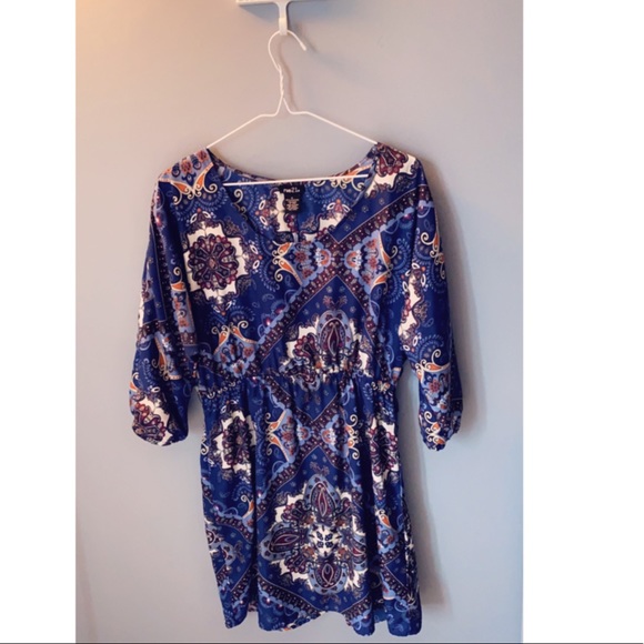 Women’s dress - Picture 2 of 2